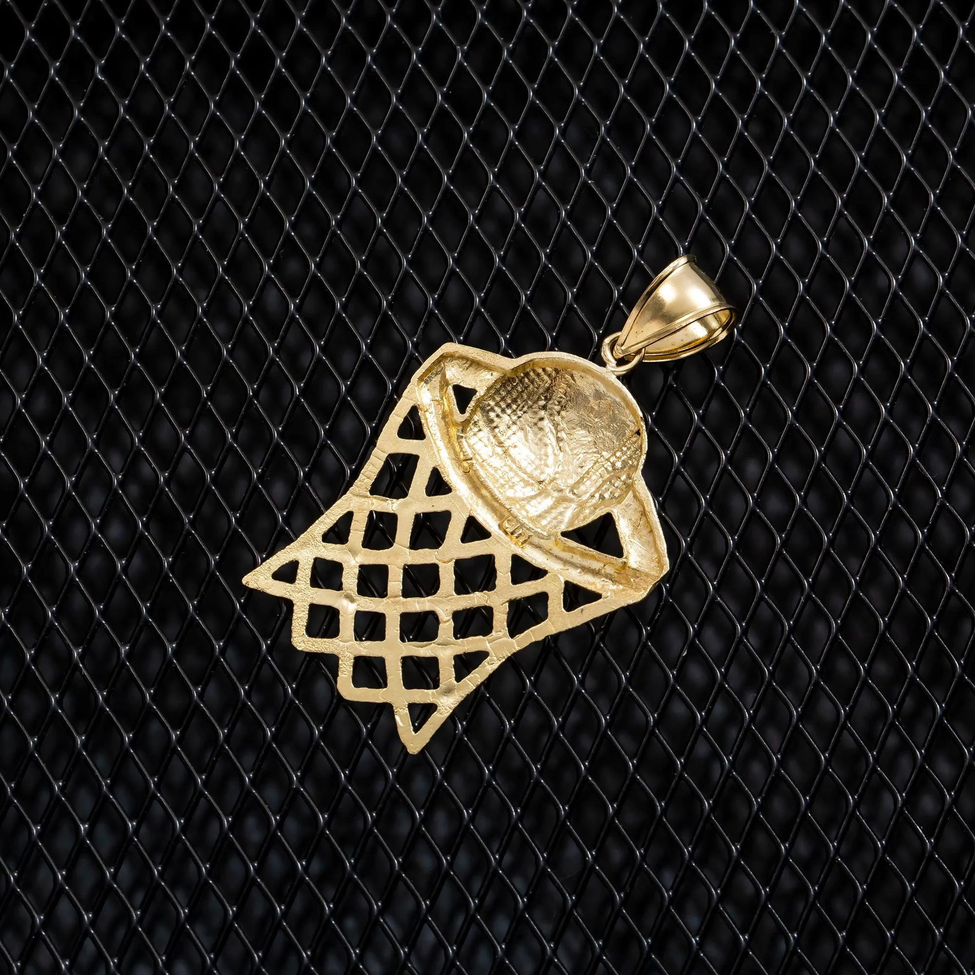 10K GOLD BASKETBALL WITH HOOP PENDANT 4.4G