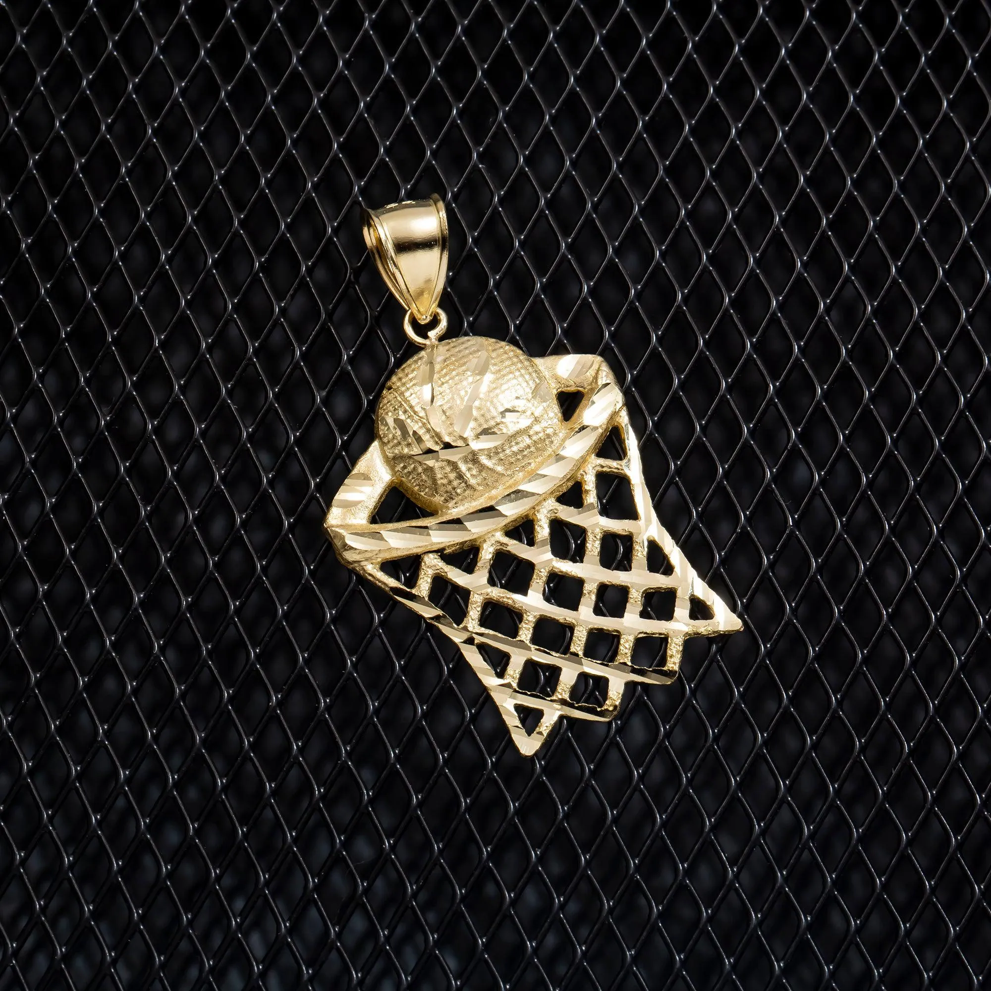 10K GOLD BASKETBALL WITH HOOP PENDANT 4.4G