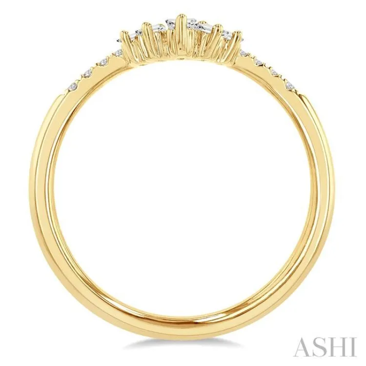 1/4 Ctw Chevron Baguette Crown and Round Cut Diamond Fashion Ring in 14K Yellow Gold