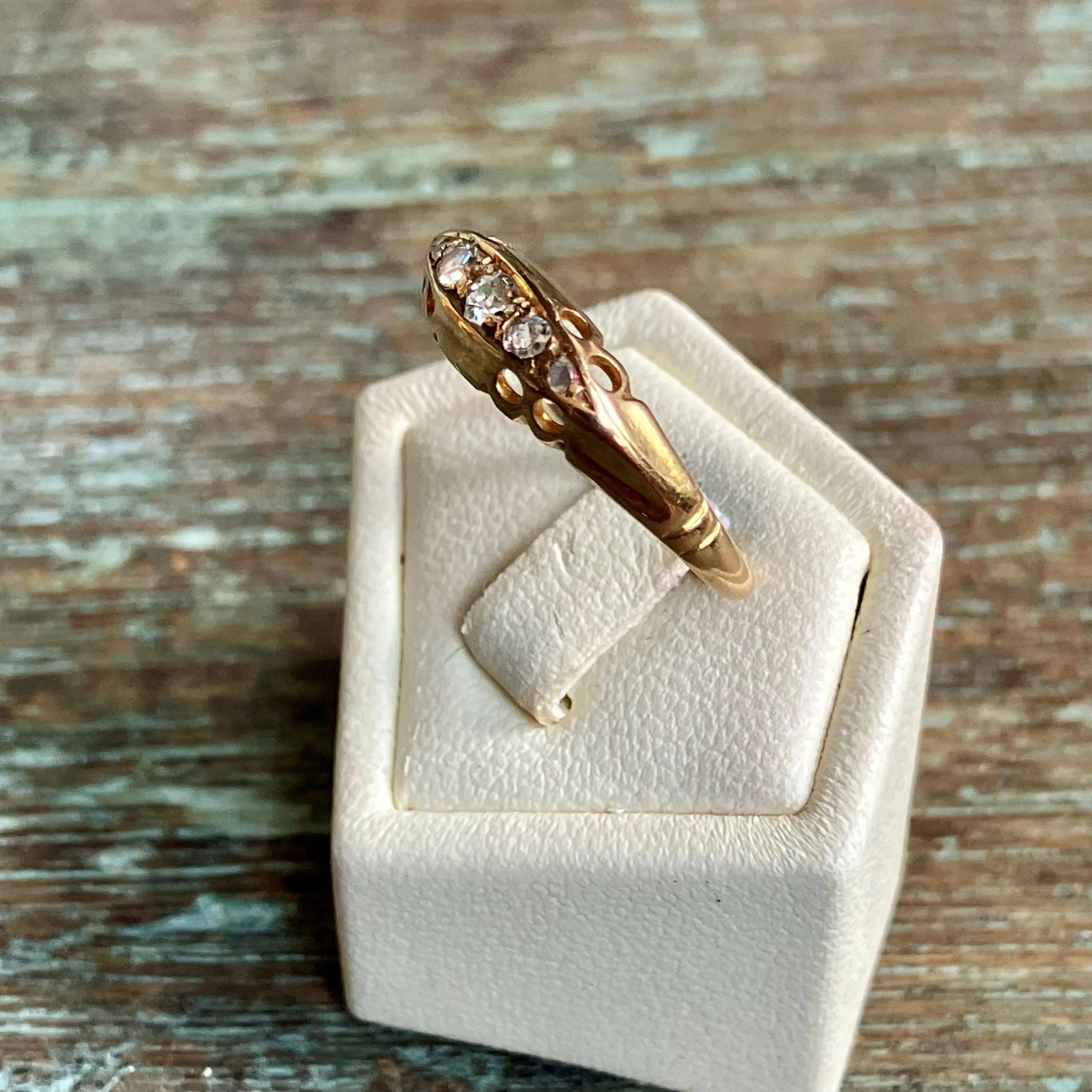 18ct Gold Diamond Ring | Size M