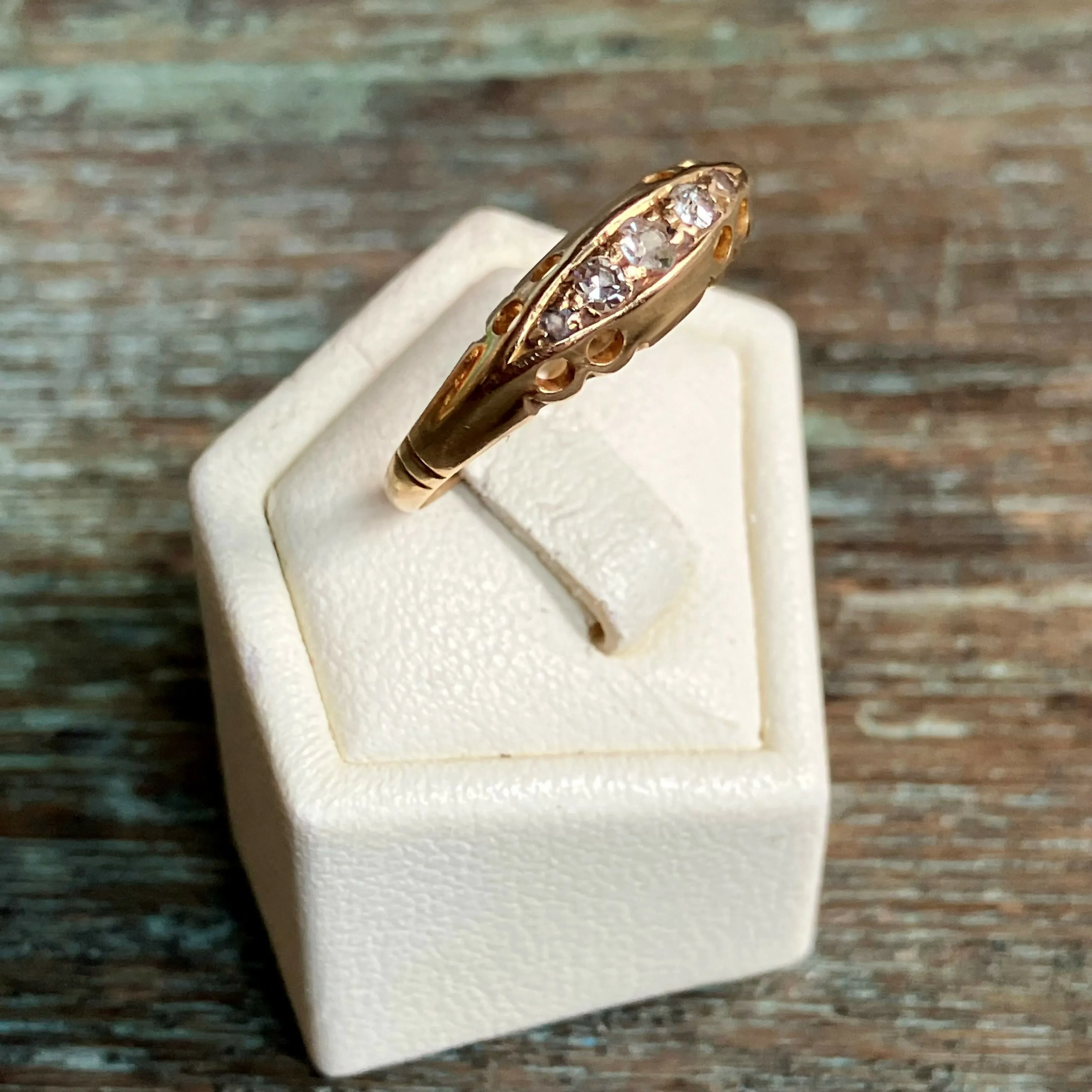 18ct Gold Diamond Ring | Size M