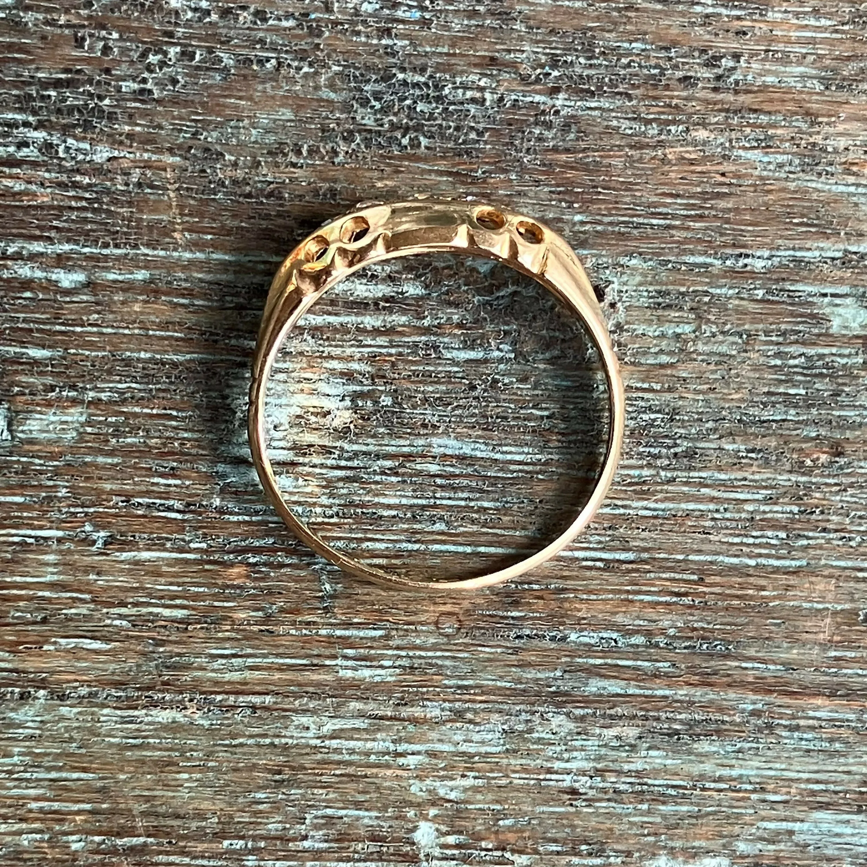 18ct Gold Diamond Ring | Size M