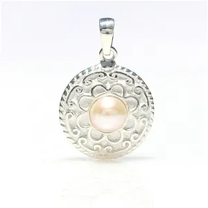 Chinatown Ladies Pearl Pendant