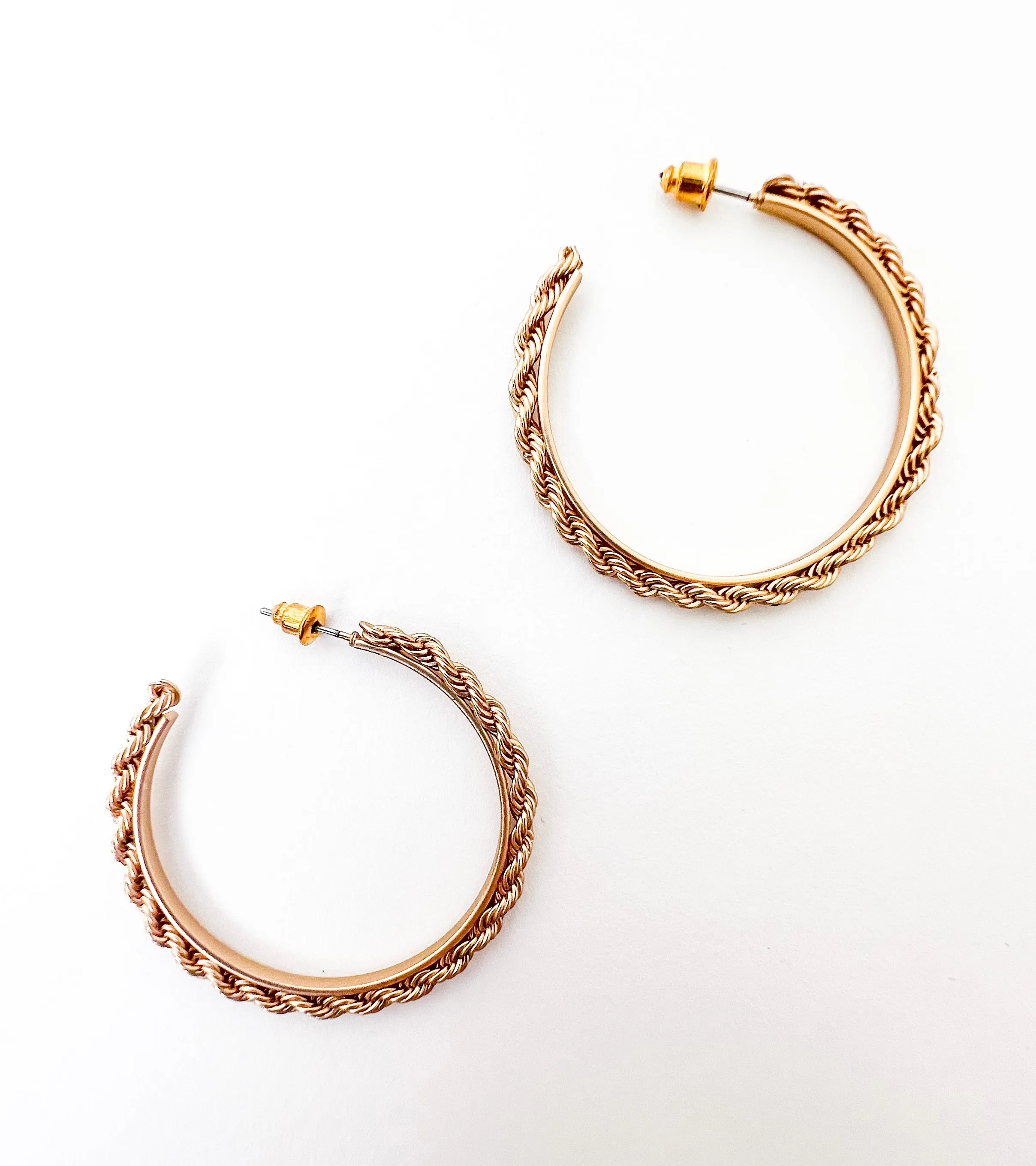 MATTE GOLD ROPE CHAIN HOOP