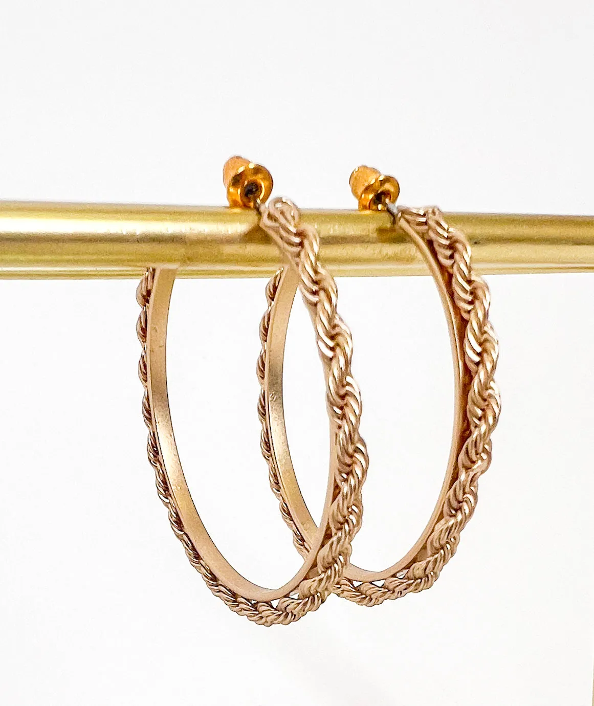 MATTE GOLD ROPE CHAIN HOOP