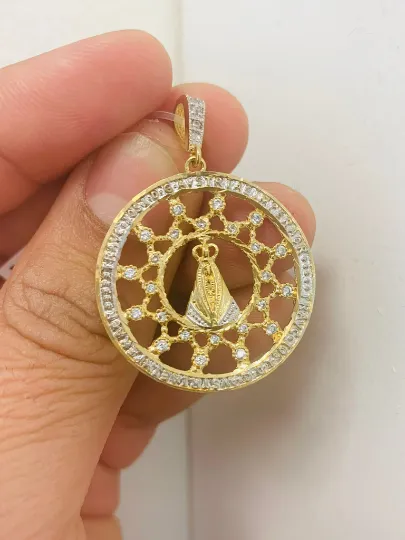 Pingente de Nossa Senhora de Aparecida Foleada a Ouro Excelente Qualidade 33x30mm / Pingente de Nossa Senhora Aparecida Com Zircônia No Aro