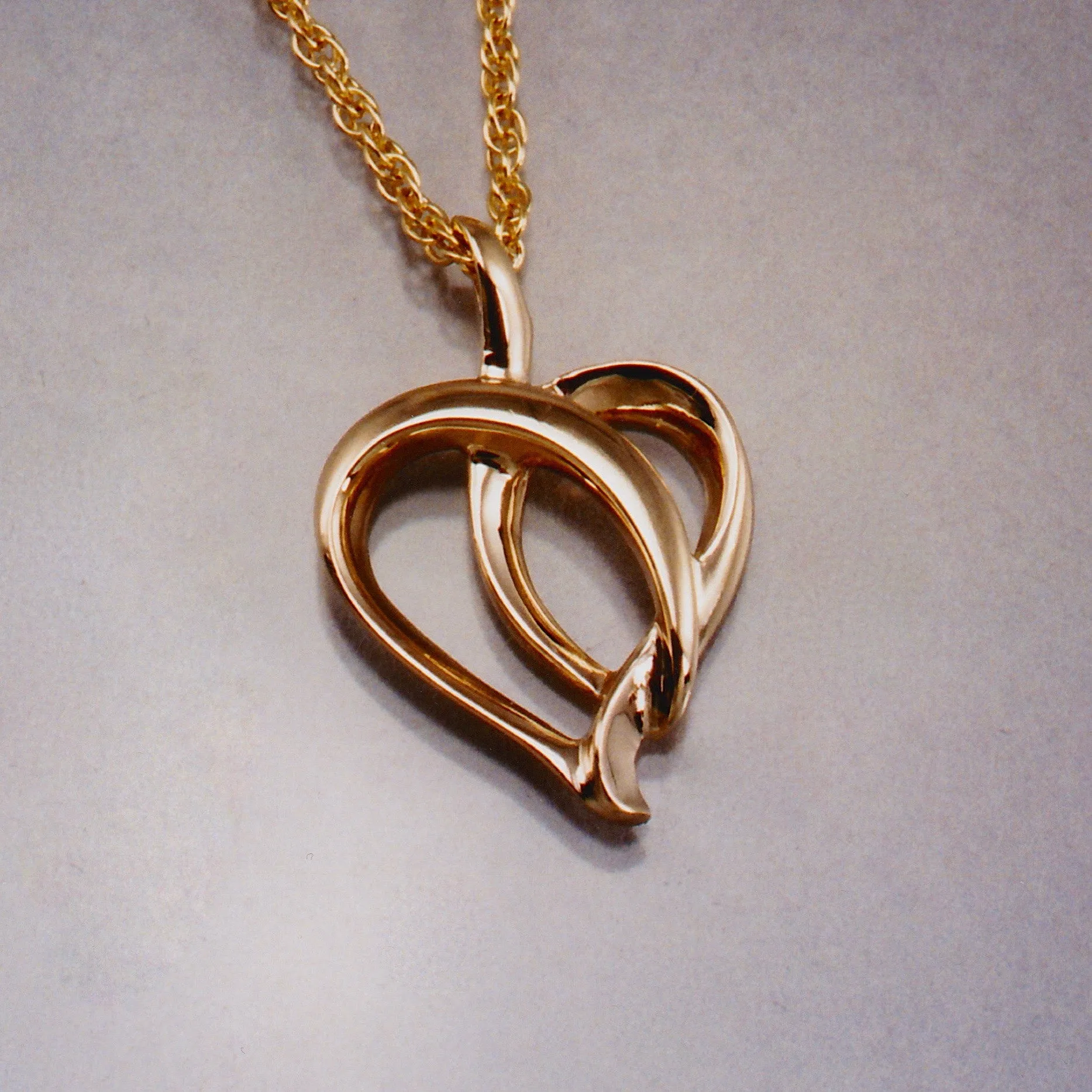 Ribbon Light Heart Pendant