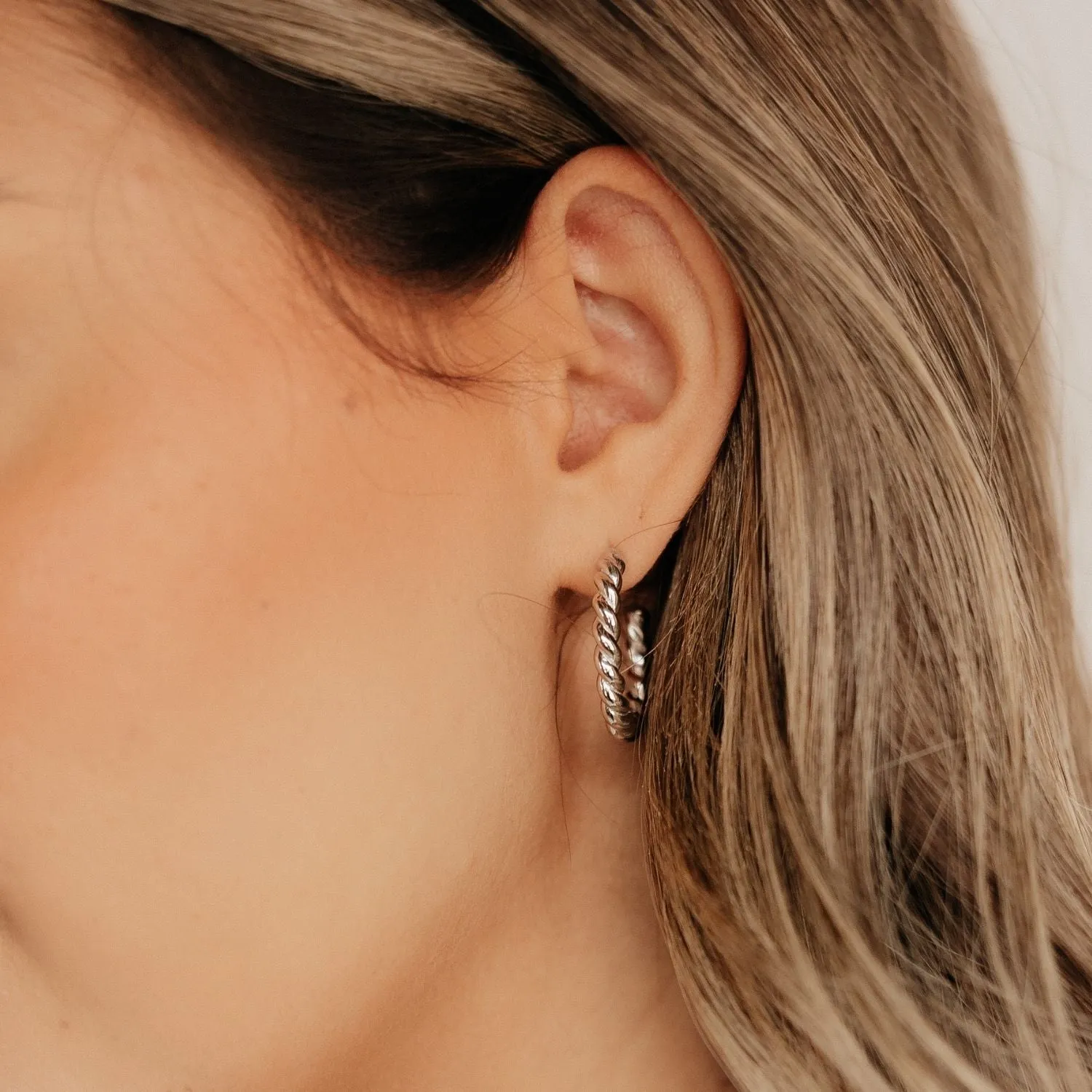 Roma Twist Hoop Earrings (Silver)