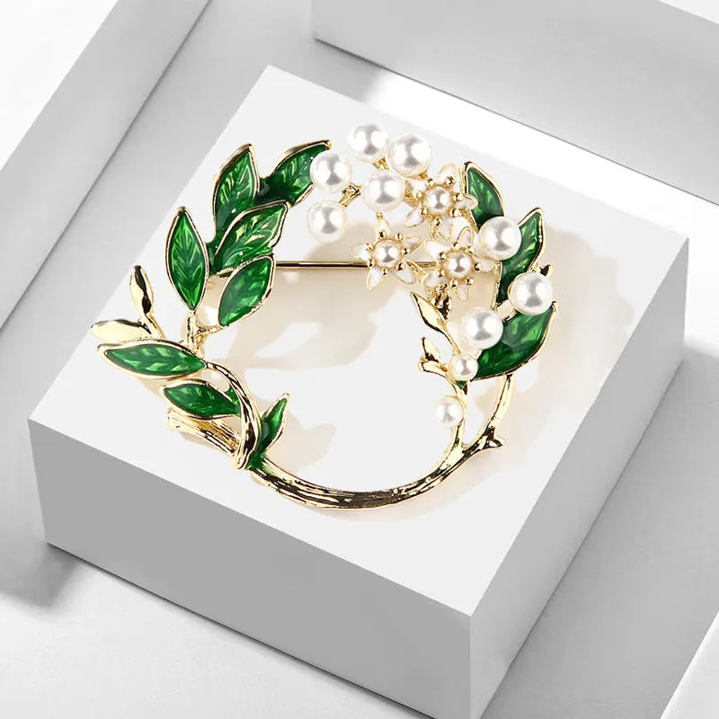 SB351 - Enamel Gardenia Brooch