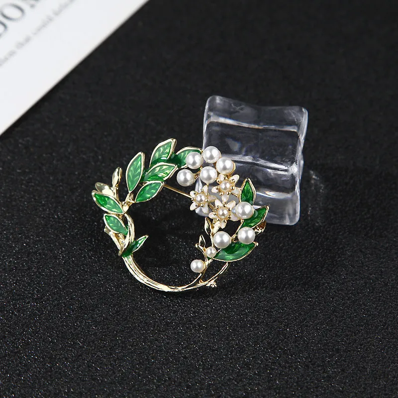 SB351 - Enamel Gardenia Brooch