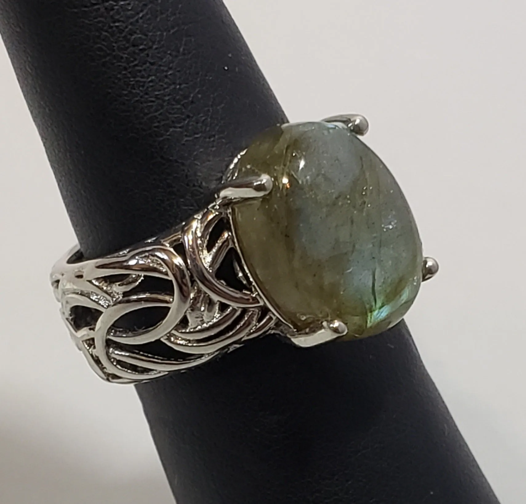 Size 7 Malagasy Labradorite 6.7 ct Solitaire Ring in Platinum Bonded Brass