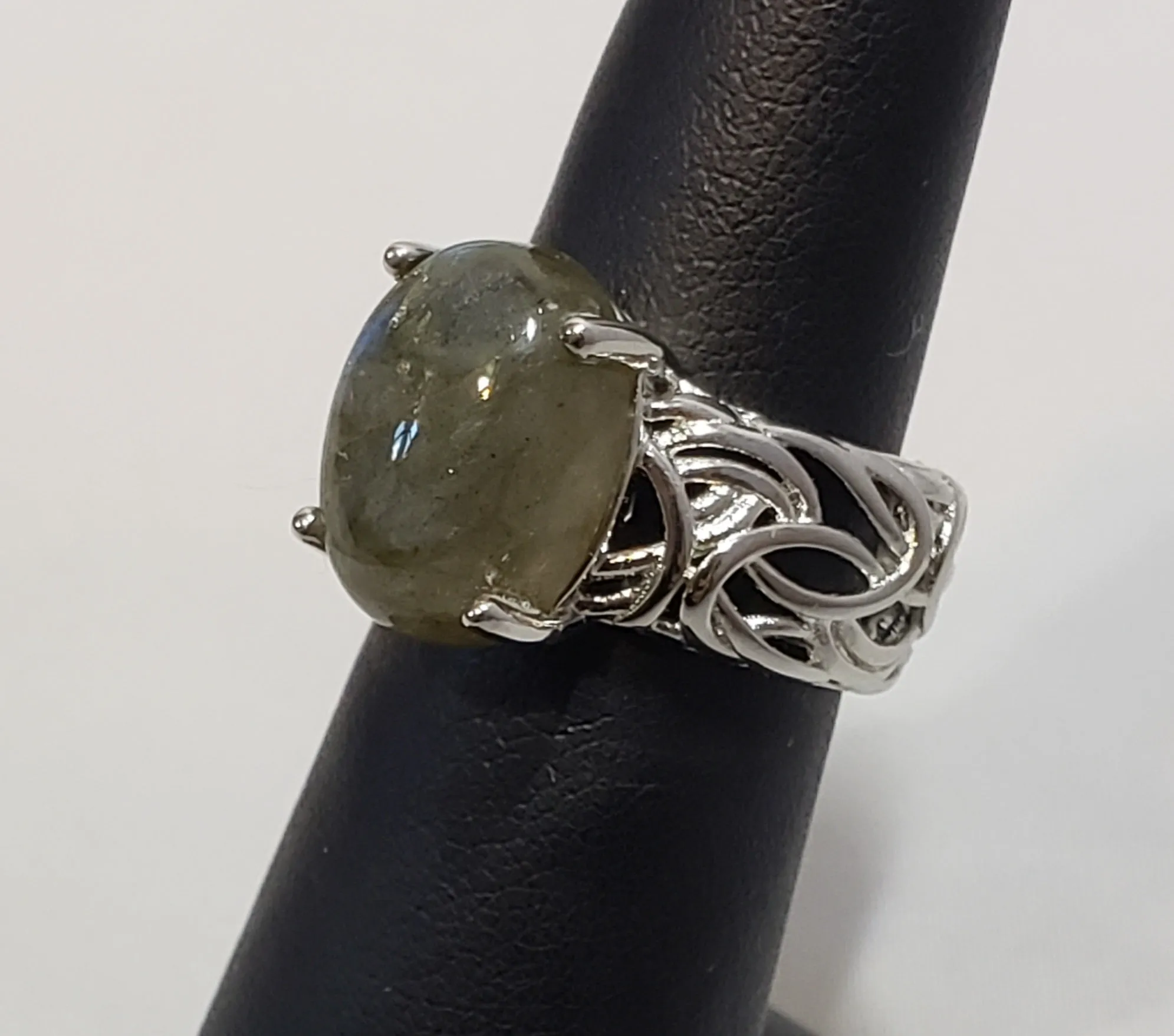 Size 7 Malagasy Labradorite 6.7 ct Solitaire Ring in Platinum Bonded Brass