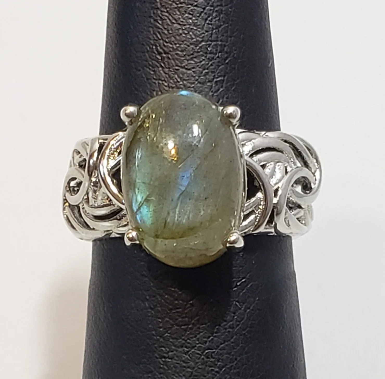 Size 7 Malagasy Labradorite 6.7 ct Solitaire Ring in Platinum Bonded Brass