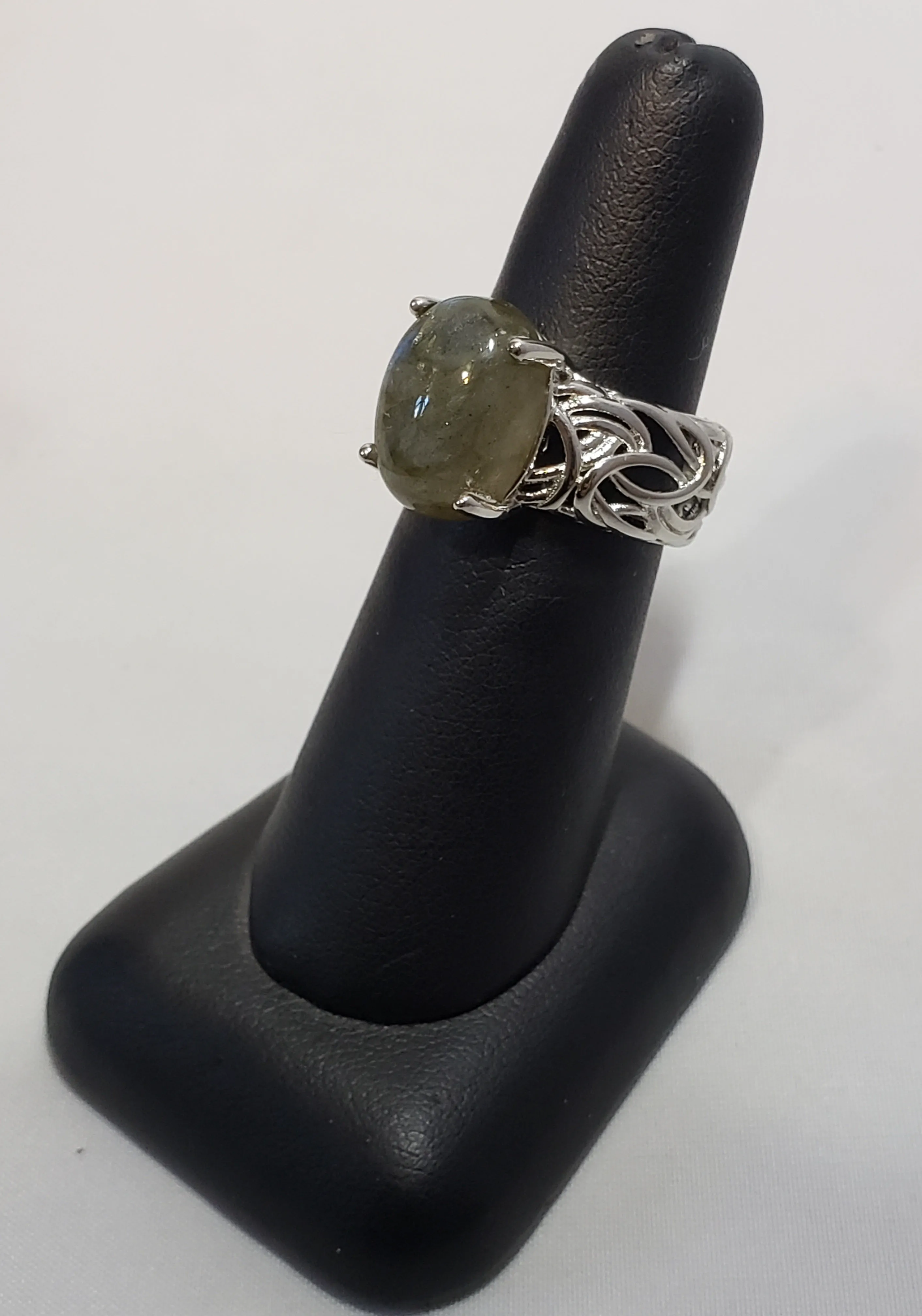 Size 7 Malagasy Labradorite 6.7 ct Solitaire Ring in Platinum Bonded Brass