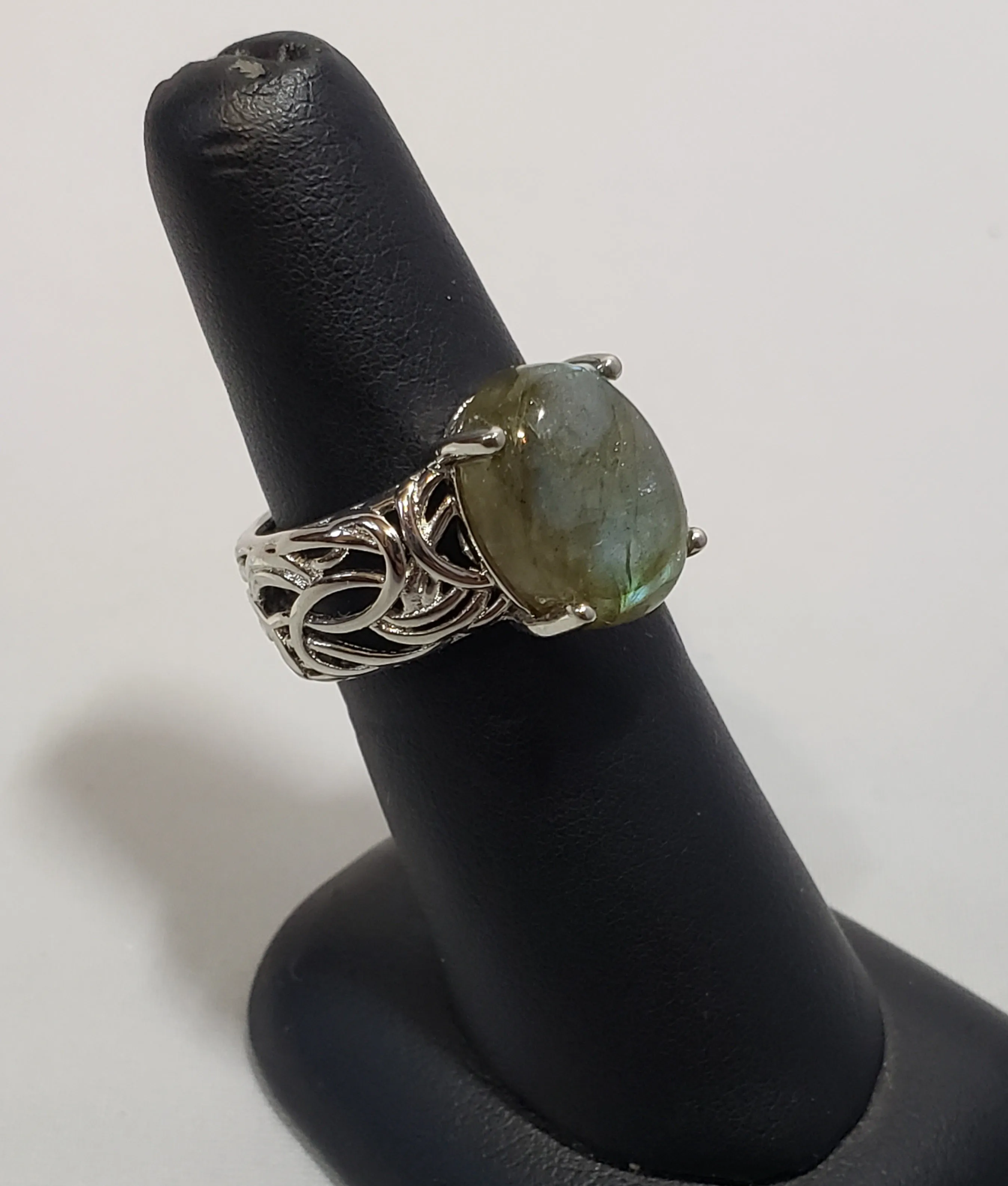 Size 7 Malagasy Labradorite 6.7 ct Solitaire Ring in Platinum Bonded Brass